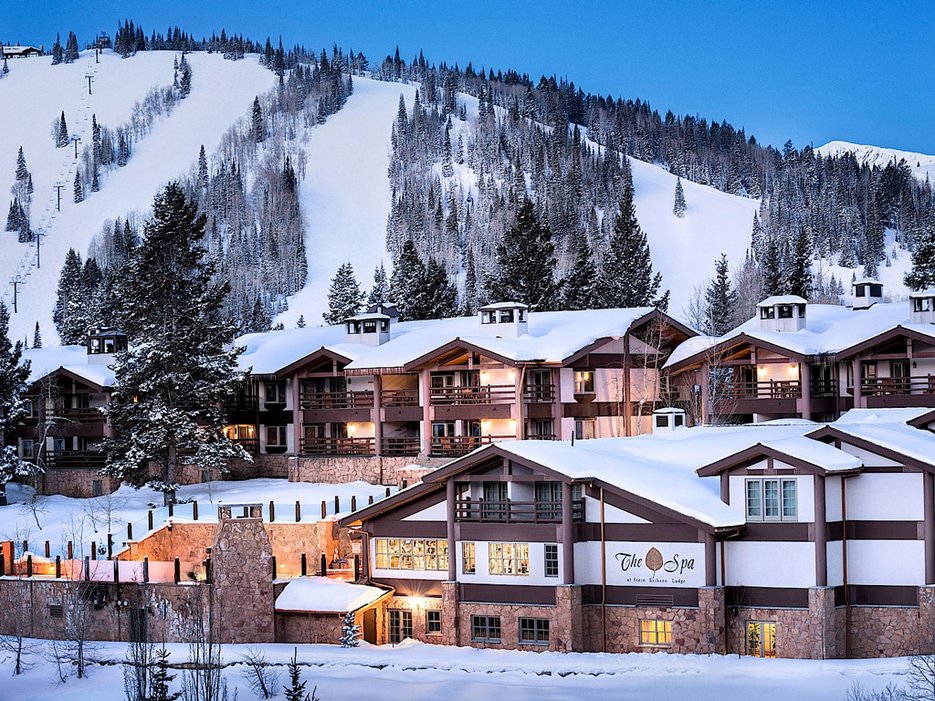 568fecfe97fabb663f349fff_Stein_Eriksen_Lodge_Deer_Valley_Winter_Exterior_Spa